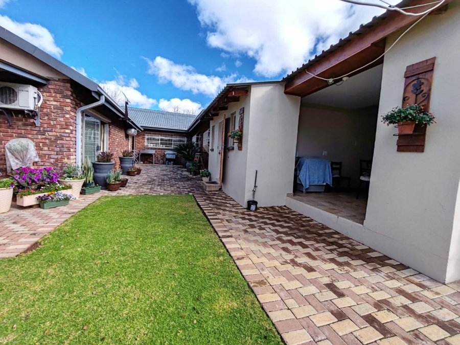 3 Bedroom Property for Sale in Kannoniers Park North West
